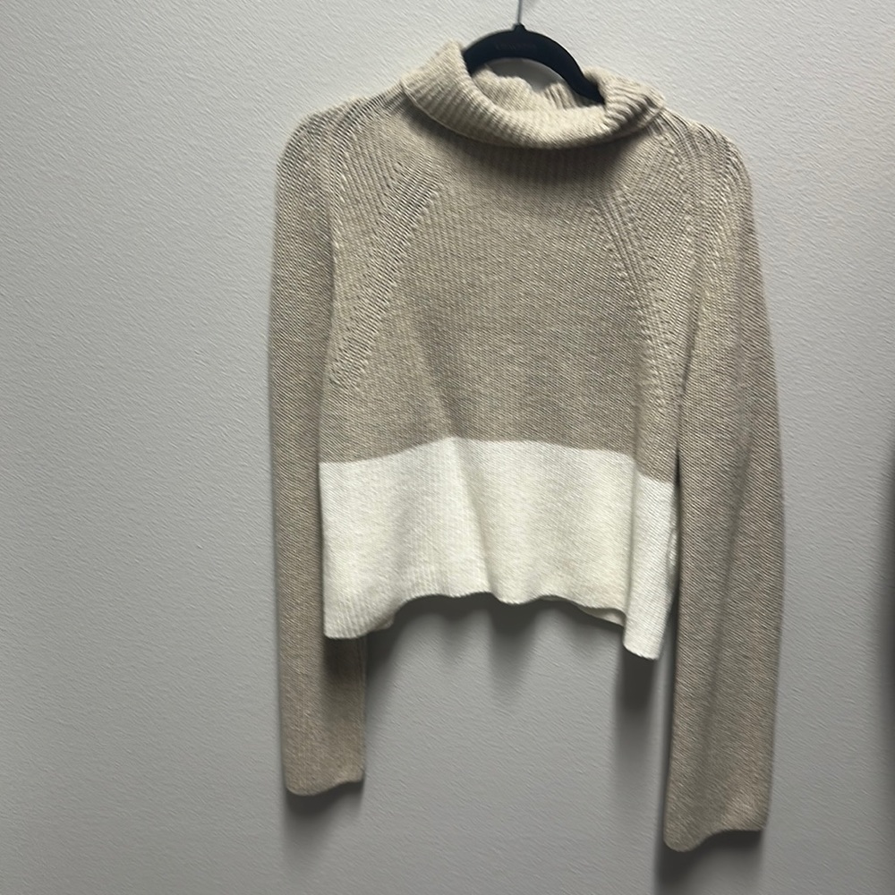 NWT - Leith cropped turtleneck sweater - size Large.